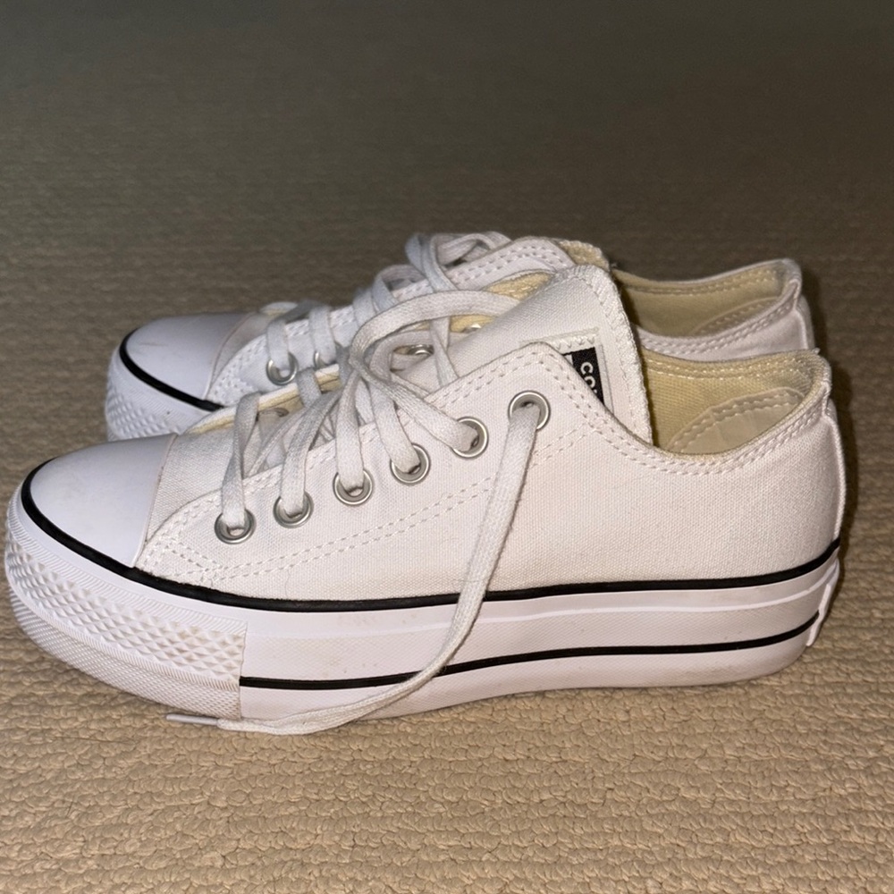 Converse Chuck Taylor Low Platform White sz 5 or 3